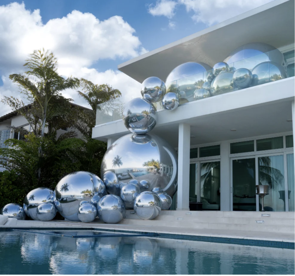 Big shiny balls for 30th birthday decor