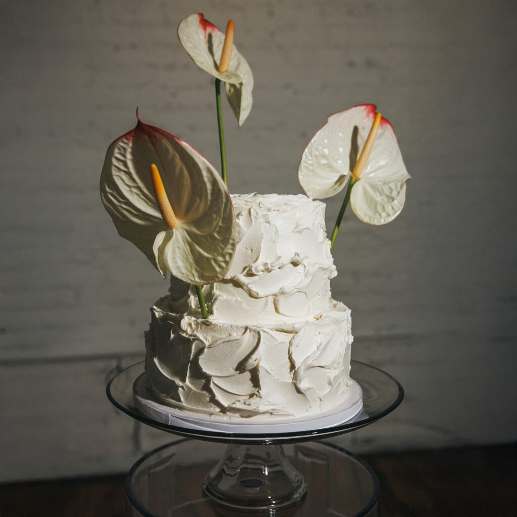 a unique wedding cake for le loft